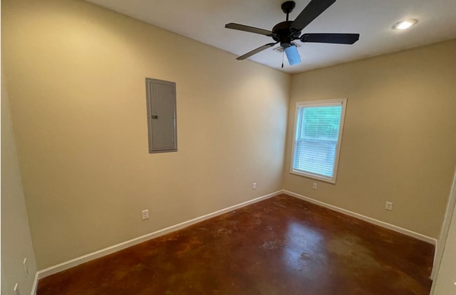 Building Photo - 1 BD/1 BA