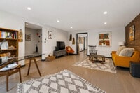 Building Photo - 7 E 129th St