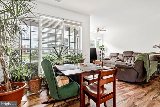 Building Photo - 8202 Catbird Cir