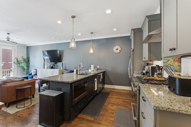 Building Photo - Wedgewood Houston Townhome