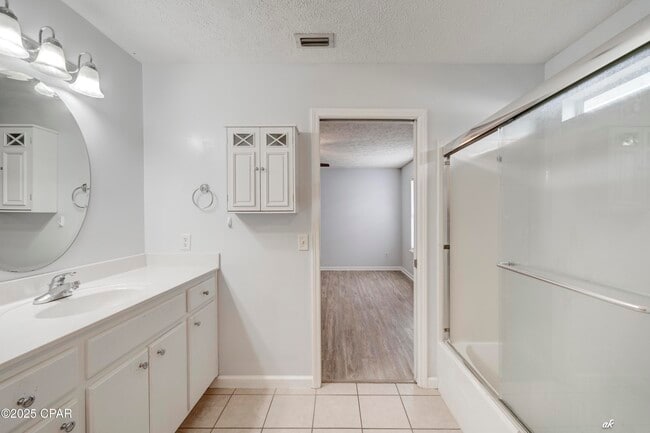 Building Photo - 3127 Douglas Rd