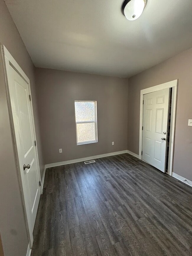 Building Photo - 511 Crouse St