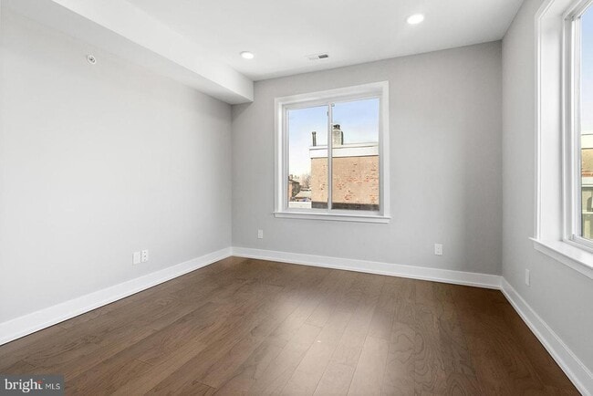 Building Photo - 1221 E Berks St