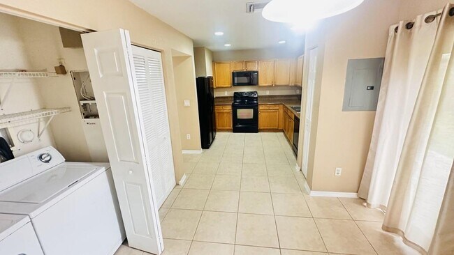 Building Photo - 5925 Manchester Way