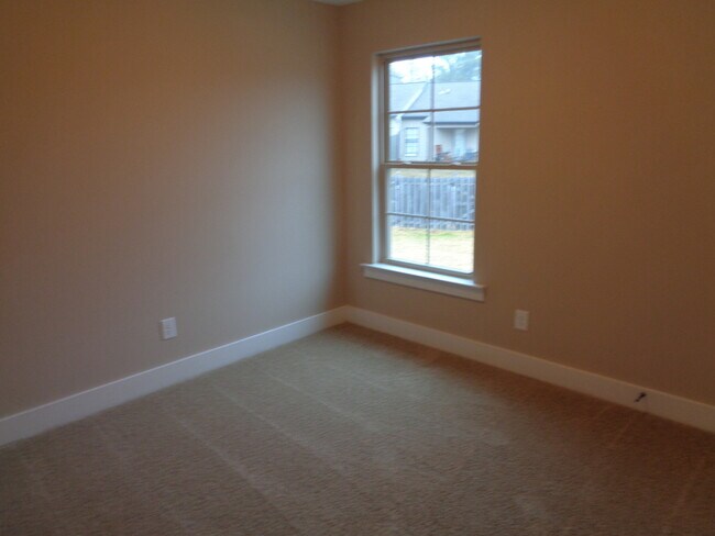 Building Photo - 4395 Ridgemont Cir