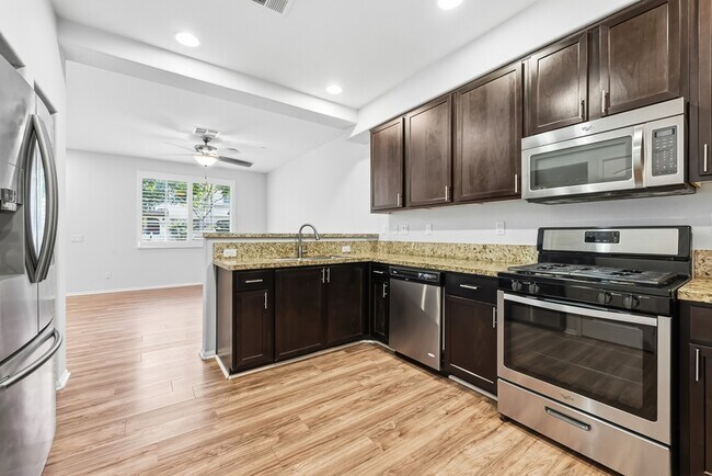 Building Photo - 1460 Mockingbird Ct