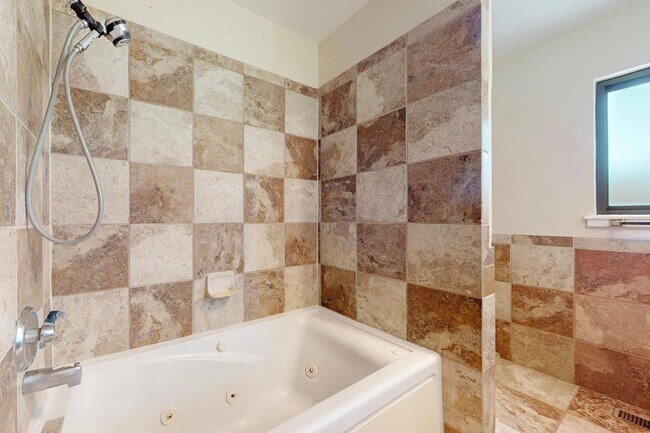 Building Photo - 4112 Cherrydale Ct NW