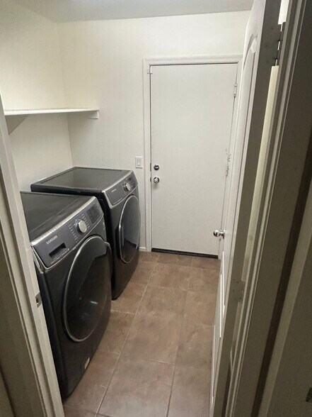 Building Photo - 2223 S Hughes Dr