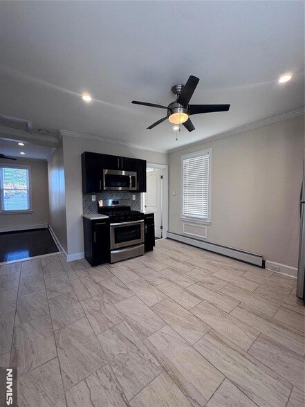 Building Photo - 14 River St