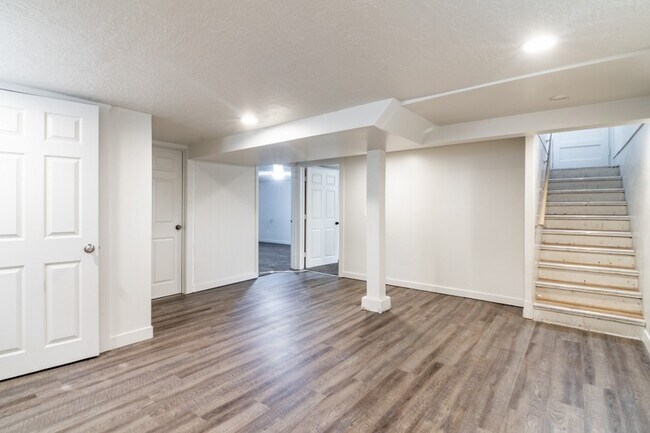 Building Photo - 8831 S 500 E