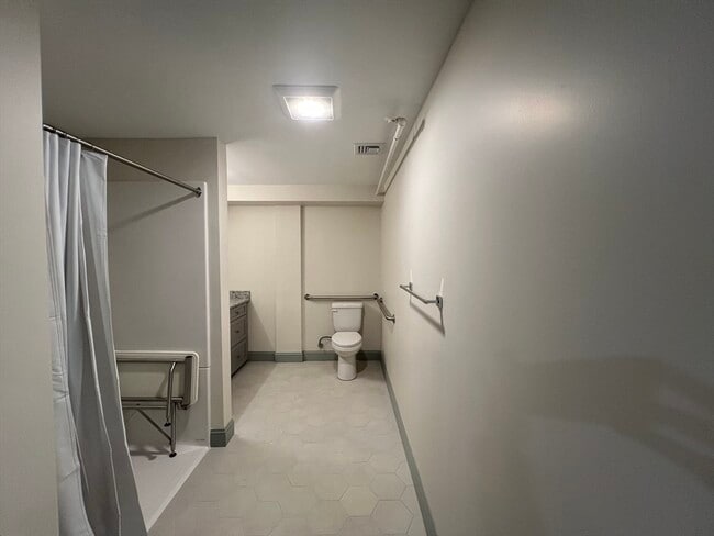 Building Photo - 160 Seabury St