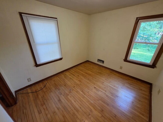 Building Photo - 513 Putnam Dr