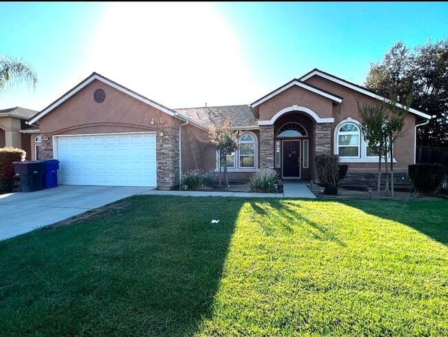 Building Photo - Spacious and Beautiful 4 bedroom luxury ho...