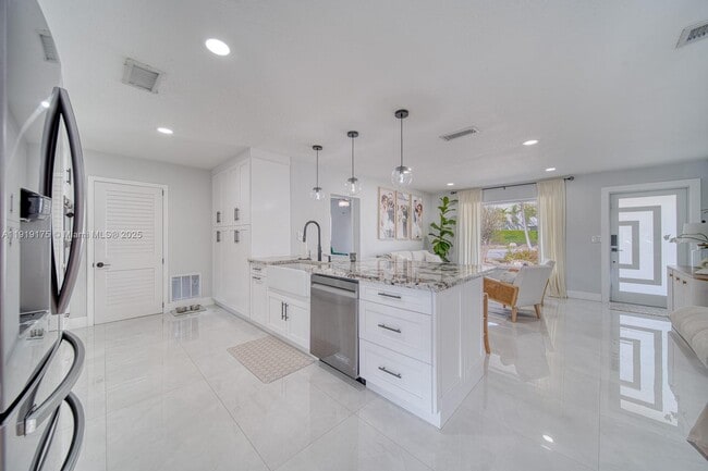 Building Photo - 10520 SW 46th Terrace