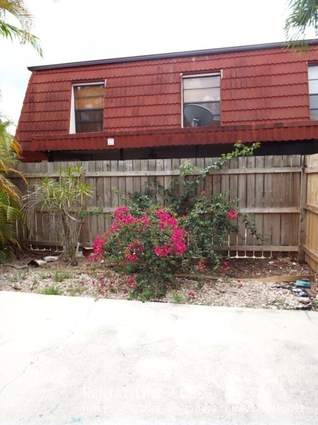 Building Photo - 10871 Meadow Lark Cove Dr