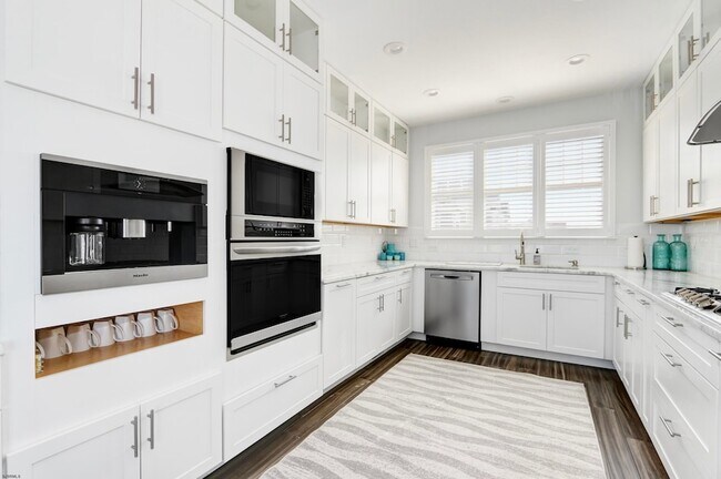 Building Photo - 9416 Amherst Ave