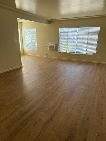 Building Photo - 602 N Manhattan Pl