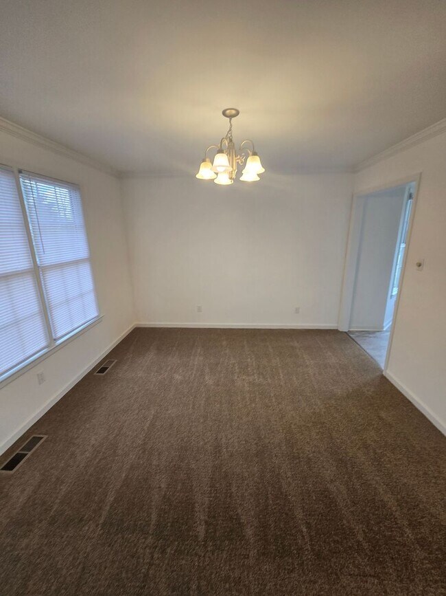 Building Photo - 312 Shade Tree Dr
