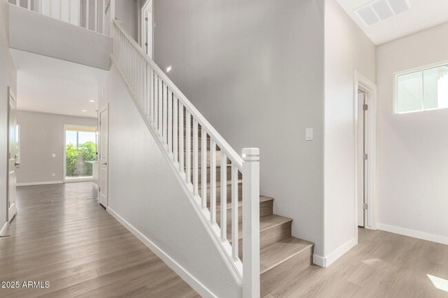 Building Photo - 1531 W Sierra Vista Dr
