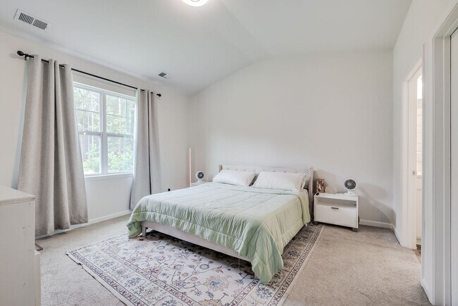 Building Photo - 161 Holloway Hl