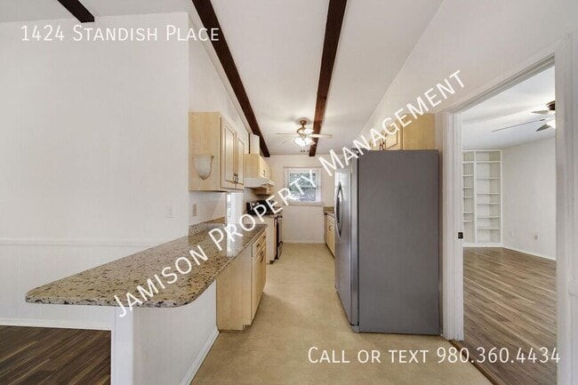 Building Photo - 1424 Standish Pl