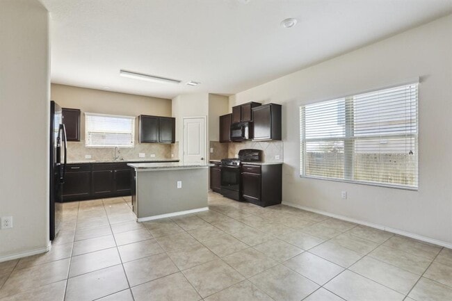 Building Photo - 5713 Kennedy St