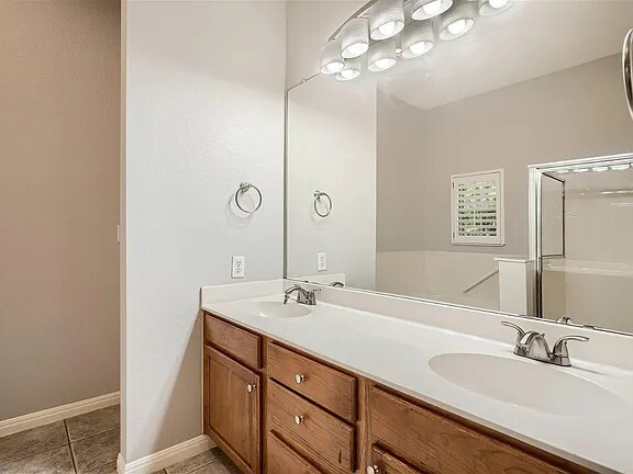 Building Photo - 5515 Davis Ln