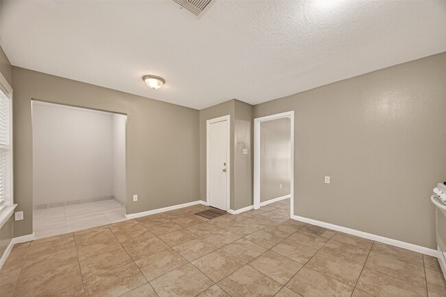 Building Photo - 1310 Belshire Rd