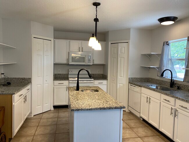 Building Photo - 111 Cabrillo Dr