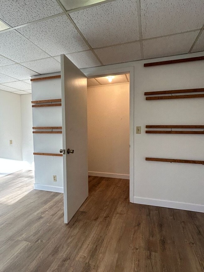 Building Photo - Spacious Brick Ranch Nestled Away — Close to Town!