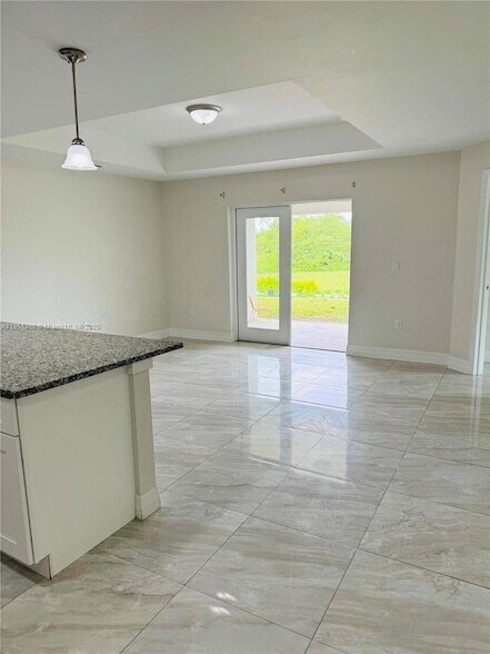 Building Photo - 1110 Augusta St E