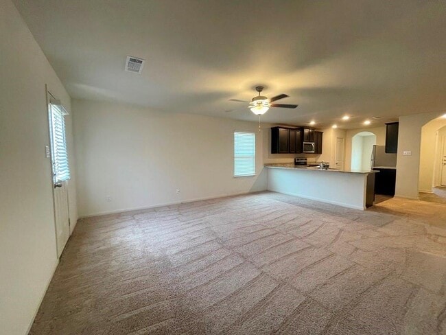 Building Photo - 305 Cres Park Dr