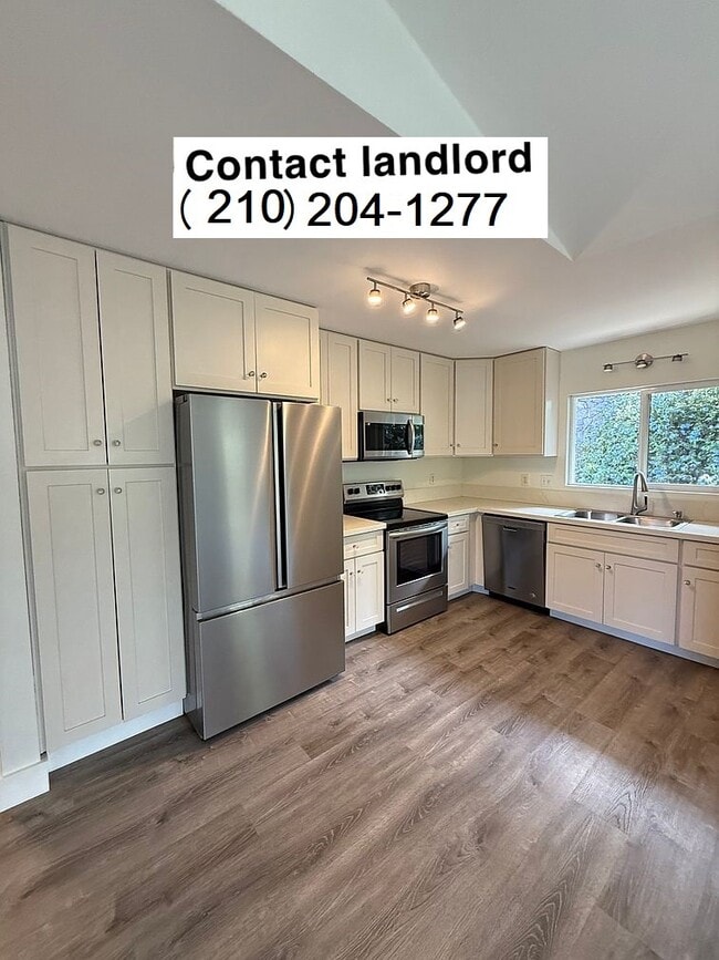 Primary Photo - 100 N Laelua Pl