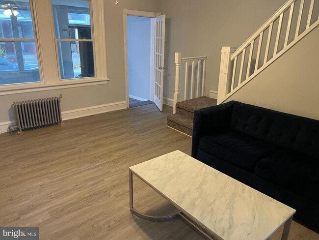 Building Photo - 532 E Mayland St