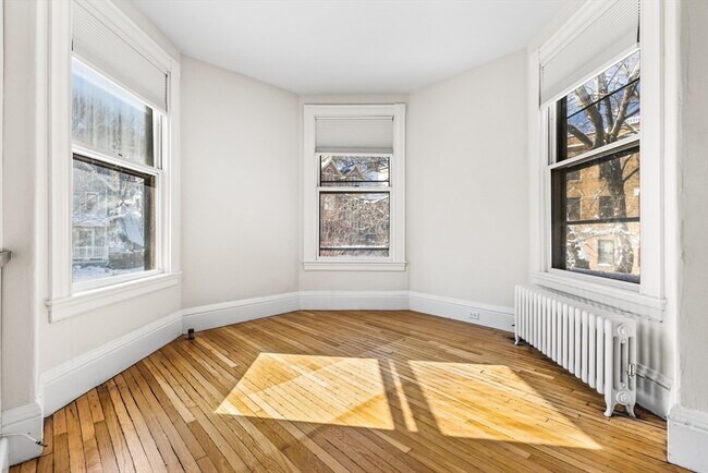 Building Photo - 5 Fairbanks St