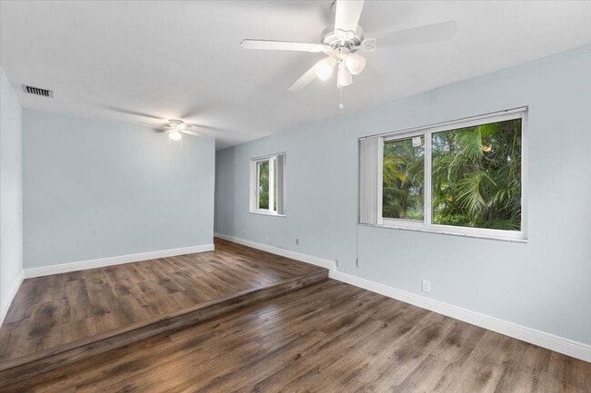 Building Photo - 503 SE 5th Cir