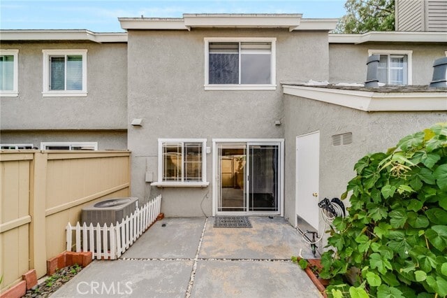 Building Photo - 16 Fox Hollow