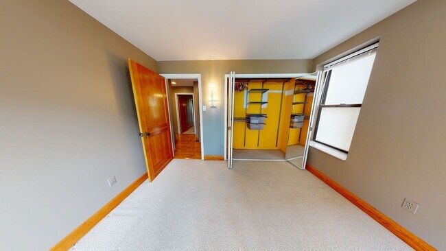 Building Photo - Kalorama Two Bedroom/Two Bathroom on Quiet Street-Updated Steam Shower, Washer/Dryer In Unit, & M...