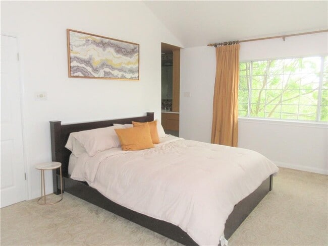 Building Photo - 1702 Newning Ave