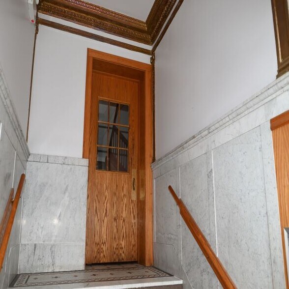 Outer Foyer - 1019 62nd E St