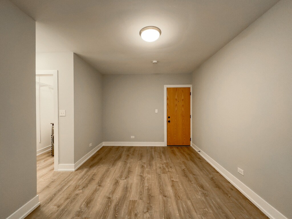 Building Photo - 434 W Belden Ave
