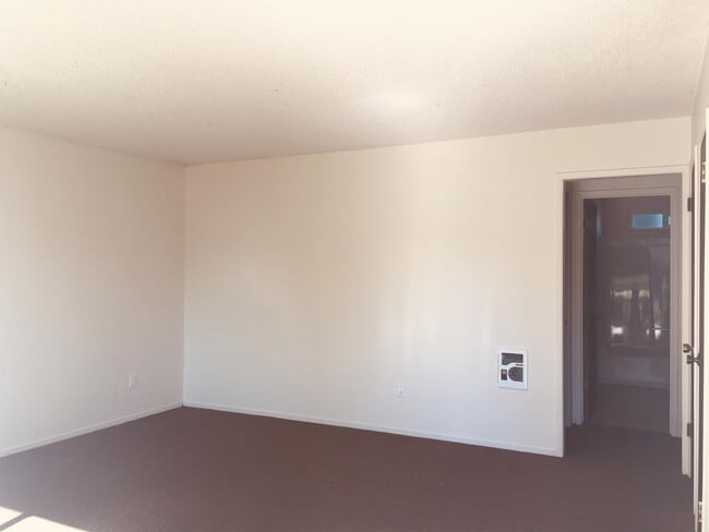 Building Photo - 209 Wright Ln