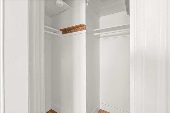 Building Photo - 2128 Bay St