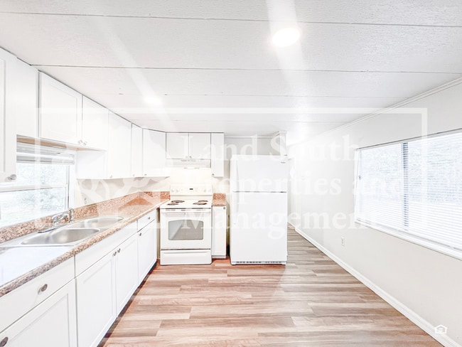 Building Photo - 3311 J Rd