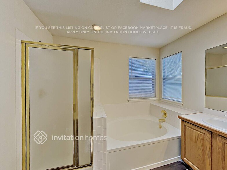 Building Photo - 4511 N Blazingstar Trail