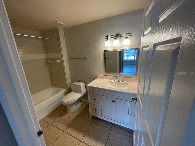 Building Photo - 5959 Westgate Dr