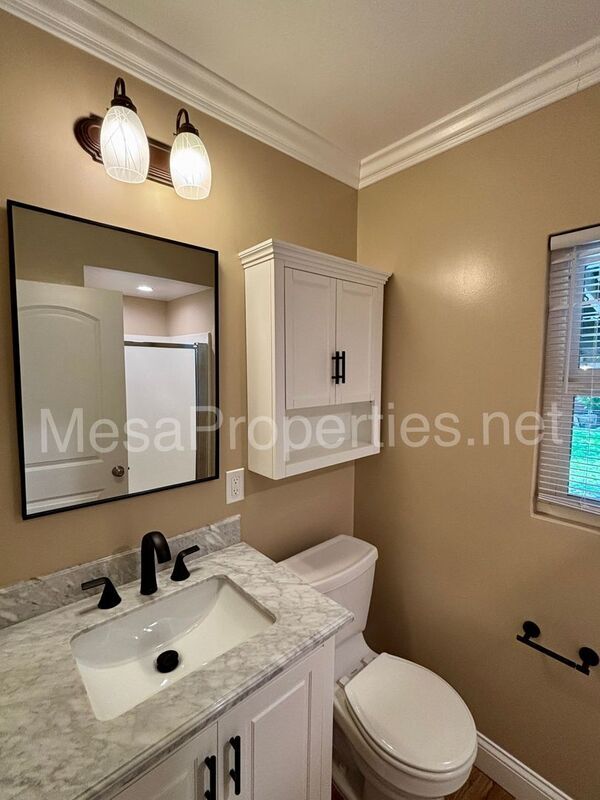 Building Photo - 1480 N Mills Ave