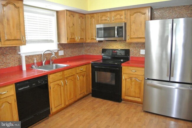Building Photo - 6 Cobblestone Dr