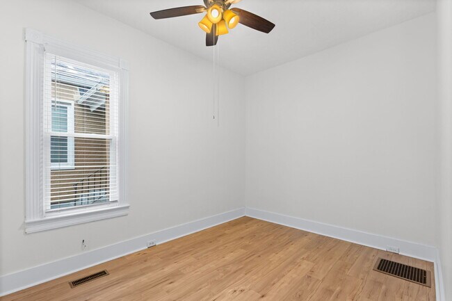 Building Photo - 449 E Brandeis Ave