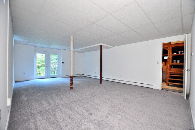 Building Photo - 100 Bartholomew Hill Rd